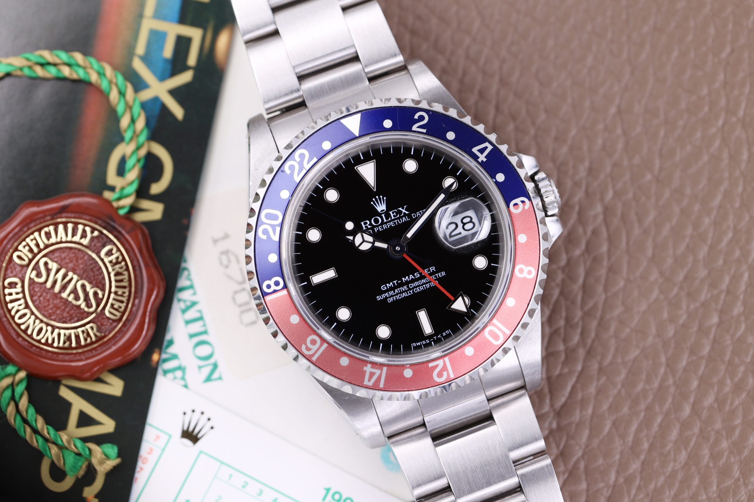 Rolex GMT-Master 16700 Pepsi Faded Bezel Full Set Unpolished Rolex GMT-Master 16700 Pepsi Faded Bezel Full Set Unpolished