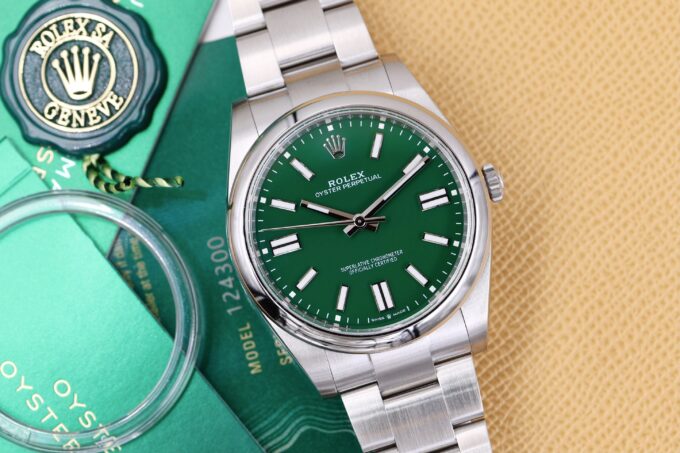 Rolex Oyster Perpetual 41 mm 124300 NEW 2023