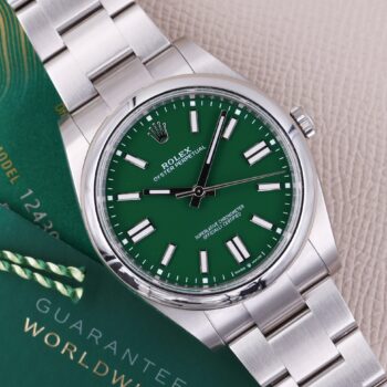Rolex Oyster Perpetual 41 124300 Green Dial Excellent Condition 2023