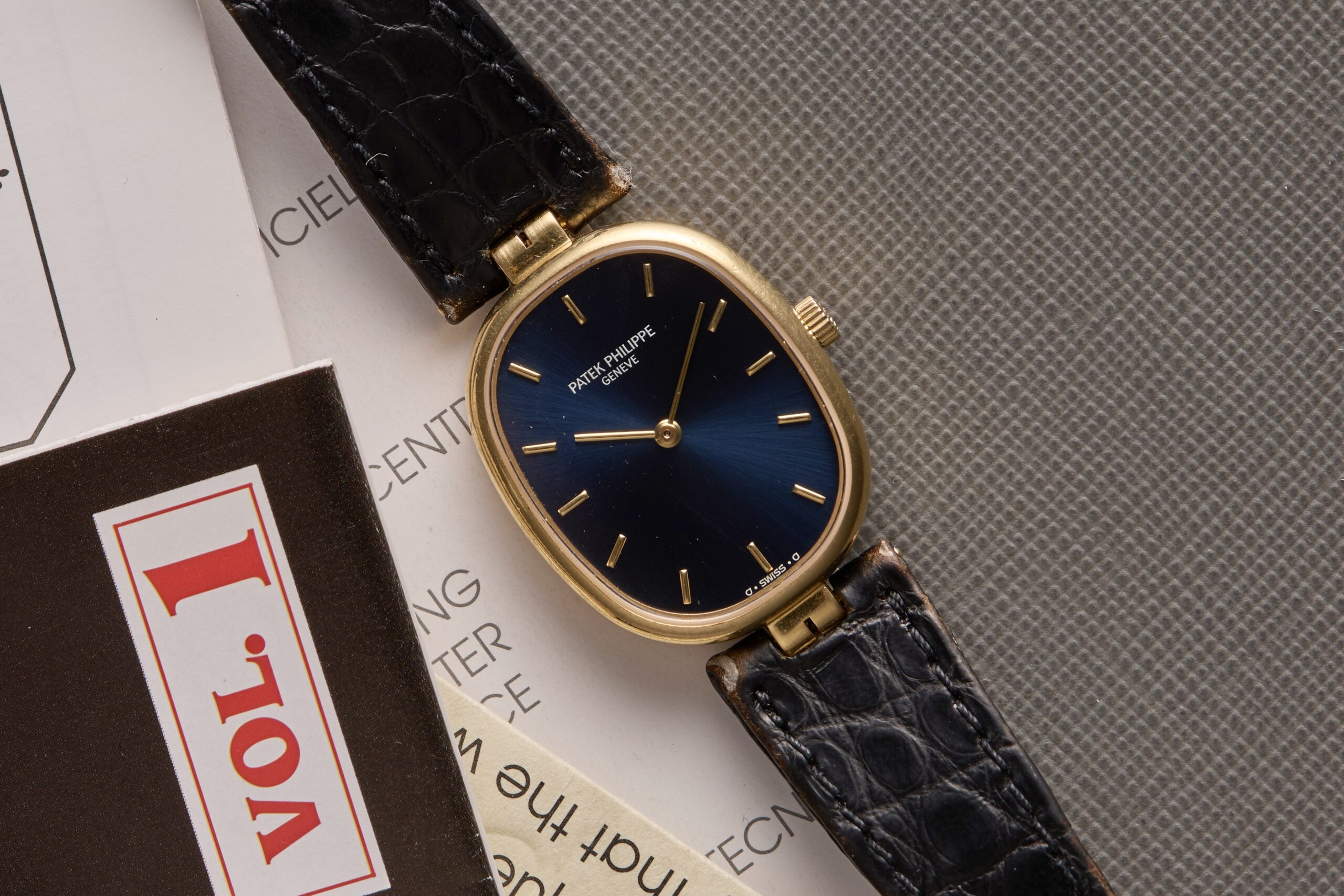 Patek Philippe Ellipse 4826 Blu Dial Full Set 1993 Patek Philippe Ellipse 4826 Blu Dial Full Set 1993
